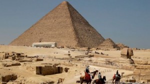 _104193155_piramide1