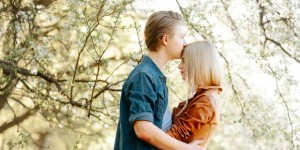 web3-couple-love-outside-thinking-shutterstock_637111681-cristalov-ai