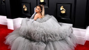 ariana-grande-grammy-2020-vestido-giambattista-valli