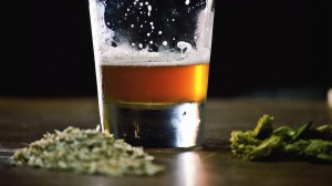 la-gente-esta-cambiando-la-cerveza-por-el-cannabis-y-es-culpa-de-la-cruda