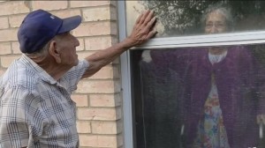 200318_4134711_Pareja_de_ancianos__casados_por_70_anos__nun