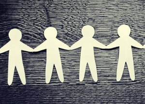 figuras-cogidas-de-la-mano