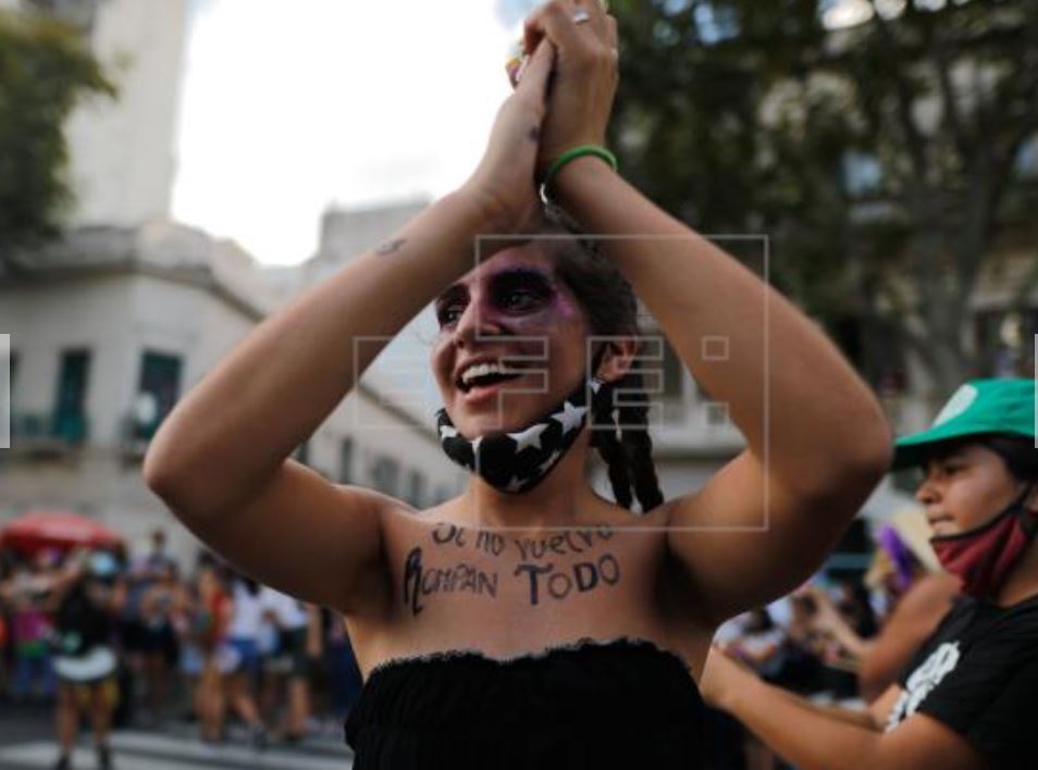 Las mujeres en América se levantan para reclamar sus derechos pese a la covid