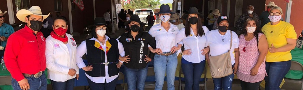 Foto Ejido El Bramadero con Brenda y Lupita