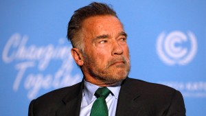 Arnold Schwarzenegger les dice idiotas quienes niegan el covid-19