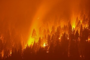 El incendio de Dixie Fire, que destruyó una ciudad y obligó a miles de personas a huir de sus hogares en el norte de California, se convirtió el domingo en el segundo mayor incendio forestal de la historia del estado