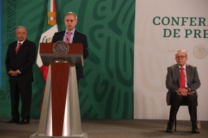 El subsecretario de Prevención y Promoción de la Salud, Hugo López-Gatell, durante la conferencia presidencial matutina en Palacio Nacional