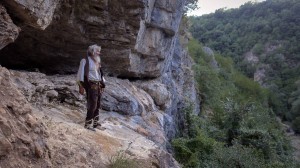 El virus “no escoge, vendrá aquí también, a mi caverna”, dijo el hombre de 70 años en la montaña boscosa de Stara Planina, en el sur de Serbia. Panta Petrovic