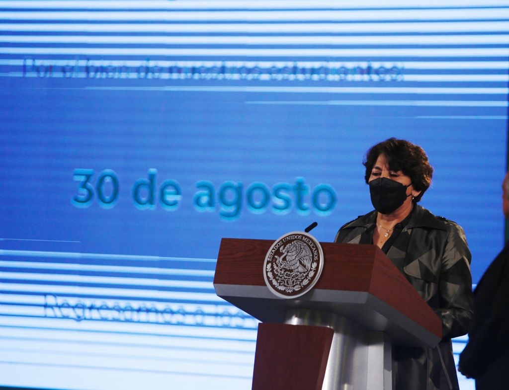 La secretaria de Educación Pública, Delfina Gómez, durante la conferencia de prensa matutina en Palacio Nacional, el 12 de agosto de 2021.