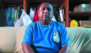 Franklin Anchahua, peruano Franklin Anchahua ayudo a recoger escombros en 2011 (AP)