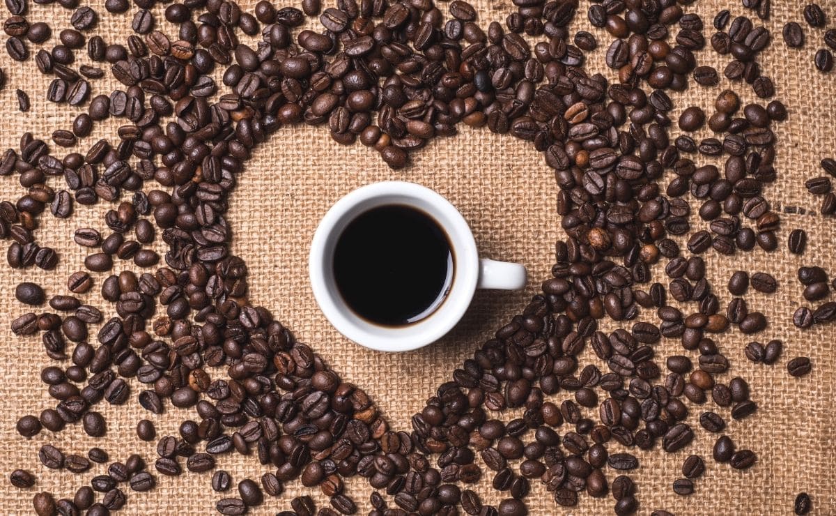 taza-de-cafe-corazon-ictus-enfermedad-cardiaca