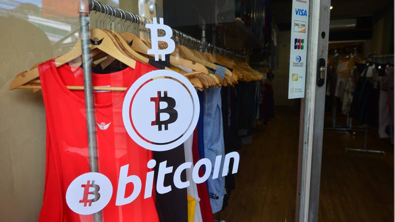 YH-Recorrido-por-tiendas-usan-Bitcoin7