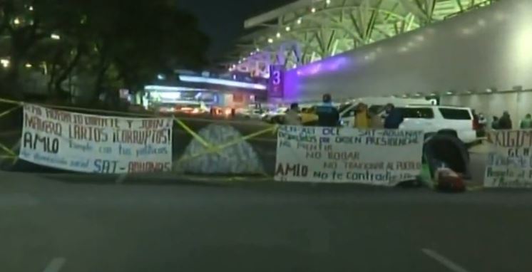 Bloqueo aeropuerto Terminal 1 cdmx