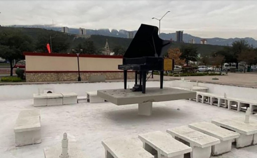 Roban_esculturas_de_la_Plaza_de_los_Compositores_en_Monterrey