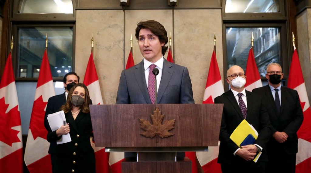 Canadá, en emergencia, Justin Trudeau busca frenar protestas contra COVID. Foto de AFP