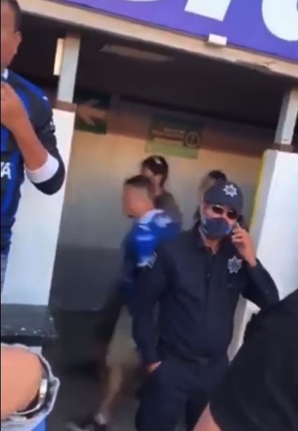 Policia en el estadio