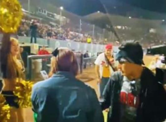 Propuesta fallida en el estadio - Video de Tiktok