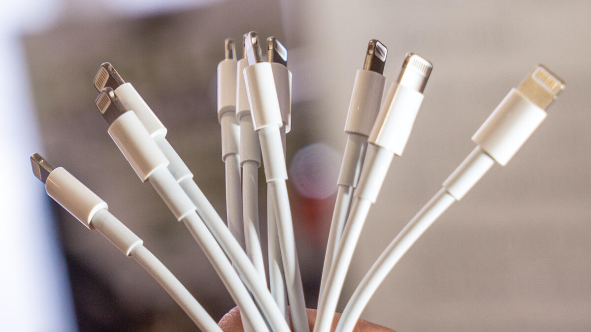 Xataka - Iphone charger