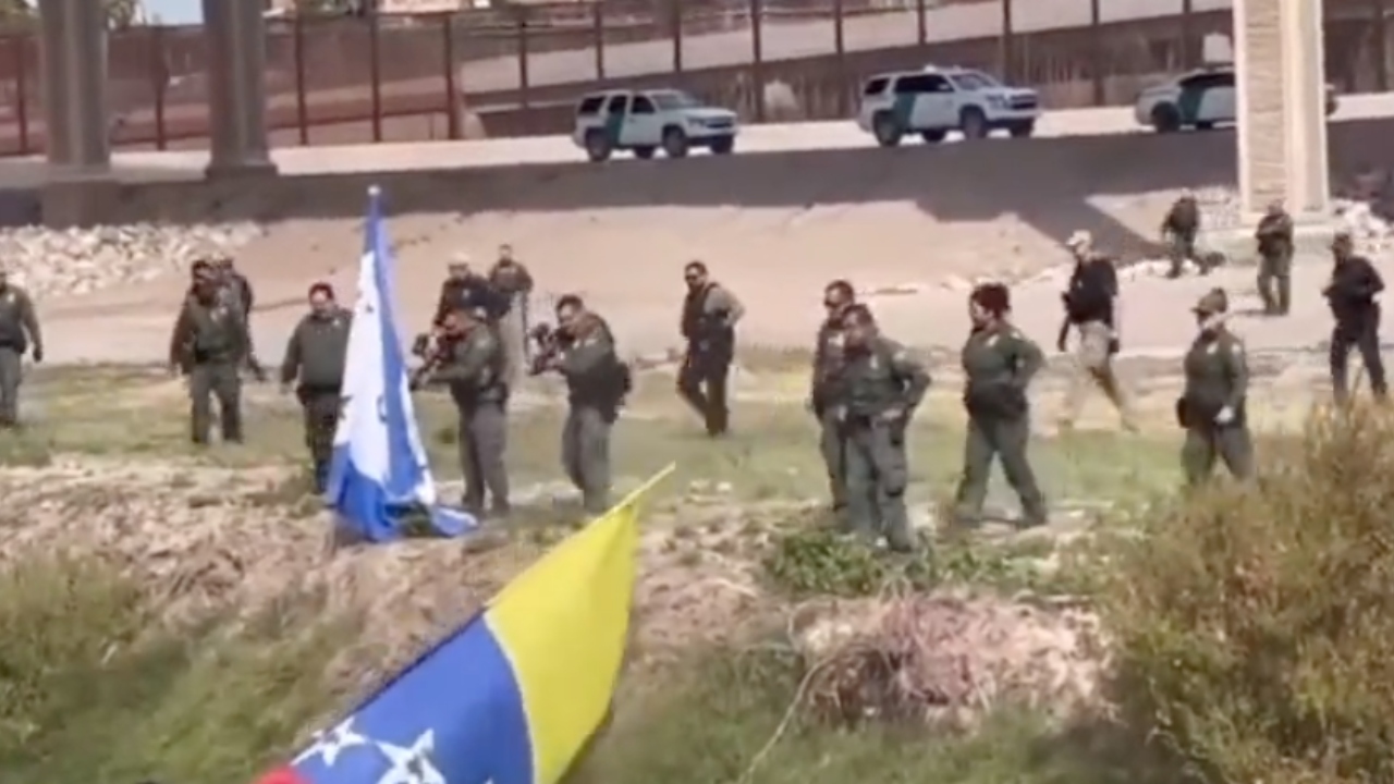 Patrulla fronteriza de #EEUU dispara balas de goma contra migrantes