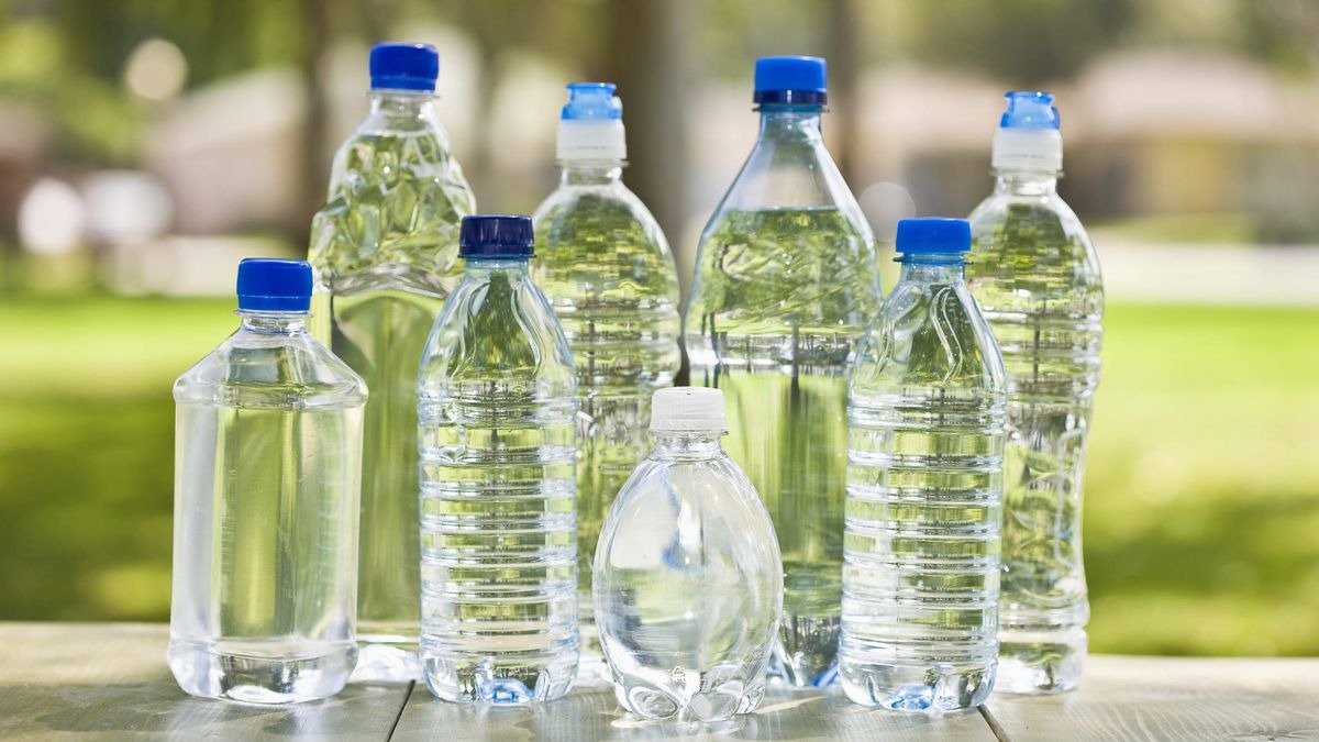 El Confidente - botellas de agua