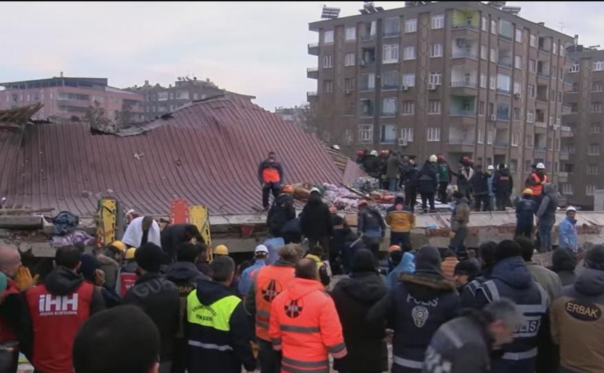 Terremoto Turquía y Siria_ equipos de rescate buscan sobrevivientes
