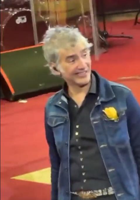Una vez más Alejandro Fernández agarra la peda en concierto