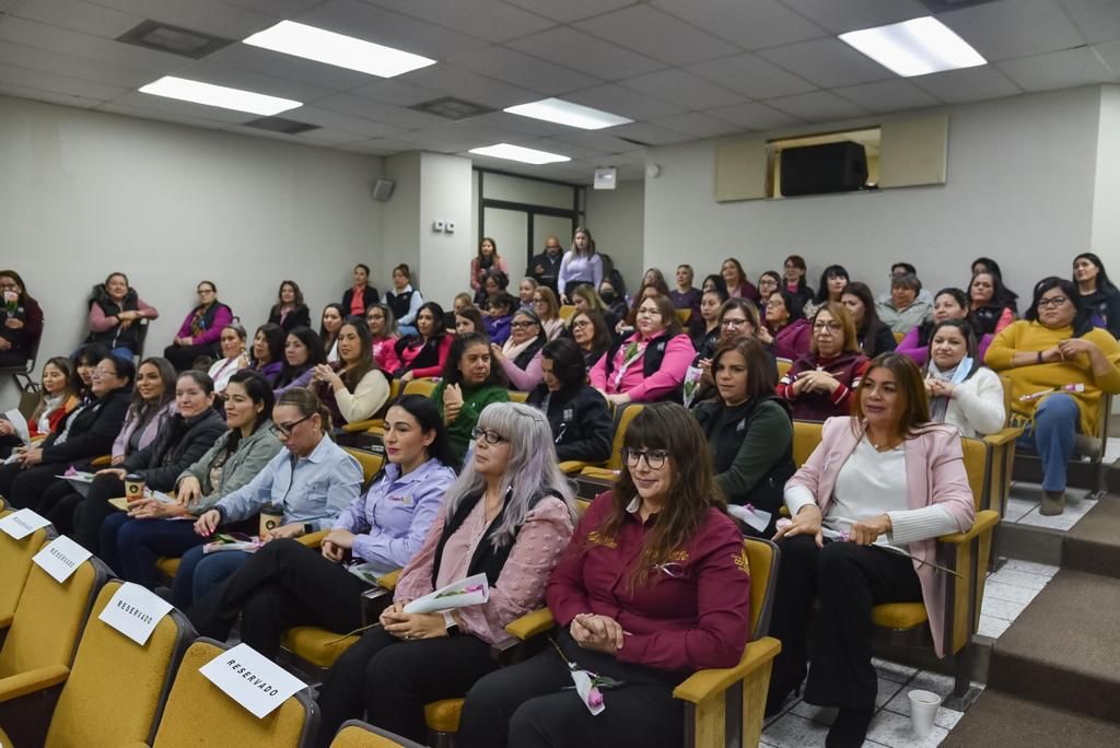 PROMUEVE COBACH BC LIDERAZGO ENTRE SUS TRABAJADORAS