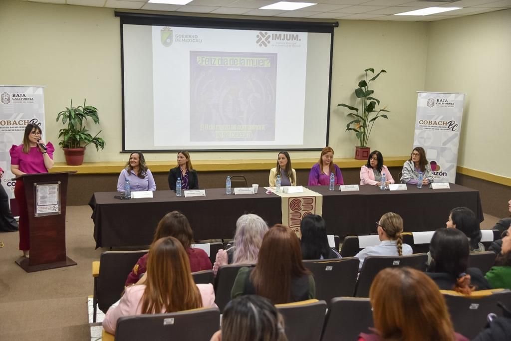 PROMUEVE COBACH BC LIDERAZGO ENTRE SUS TRABAJADORAS