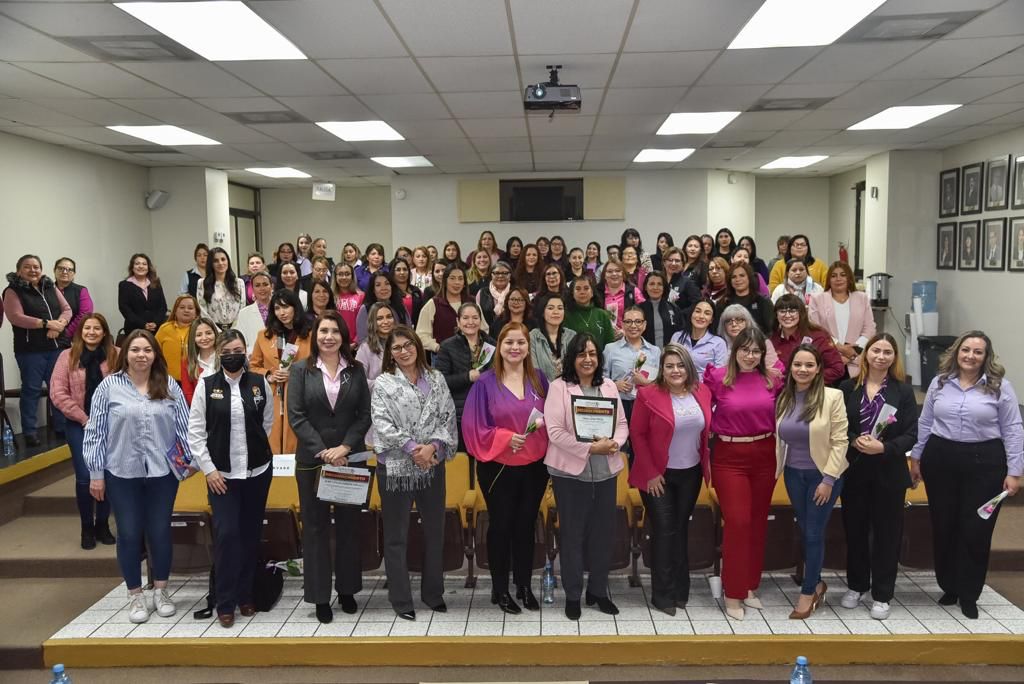 PROMUEVE COBACH BC LIDERAZGO ENTRE SUS TRABAJADORAS