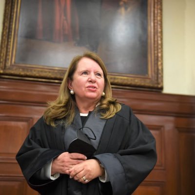 Ministra Loretta Ortíz Half
