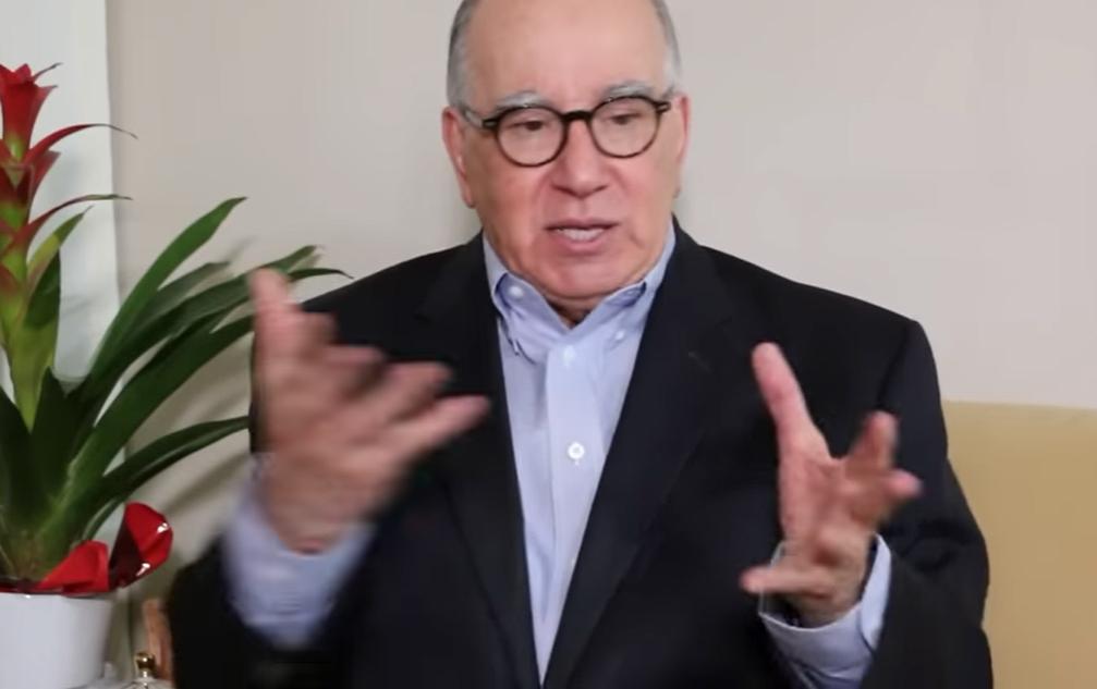 Tan grave es su estado, que todos enmudecieron - Ángel Verdugo