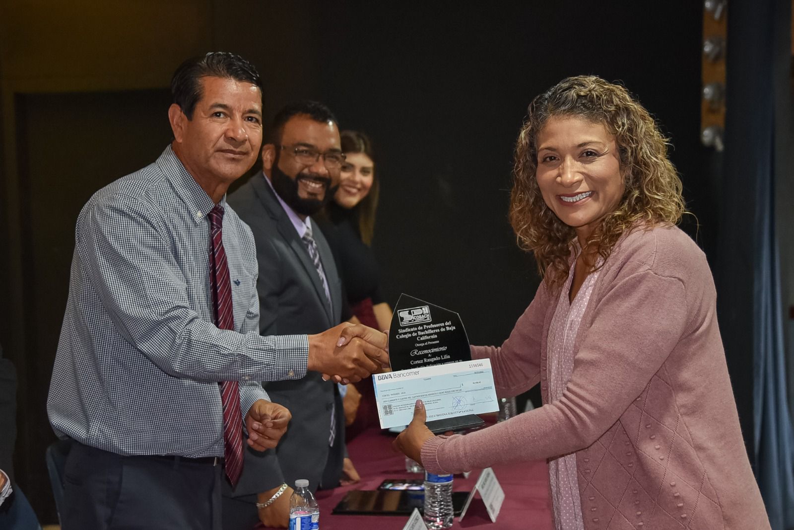 Entrega Juan Eugenio Carpio Asencio reconocimientos y estimulos económicos