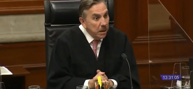La cara de asombro del ministro Javier Laynez es la nota de color