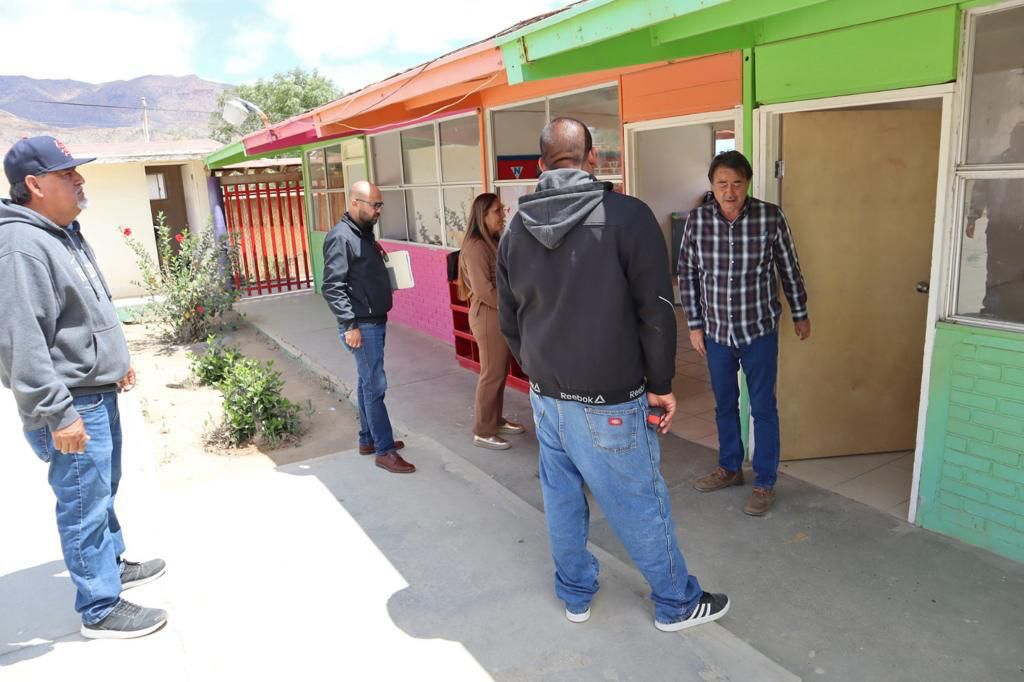 Mejoran escuelas en Isla de Cedros, Baja California, Plateles