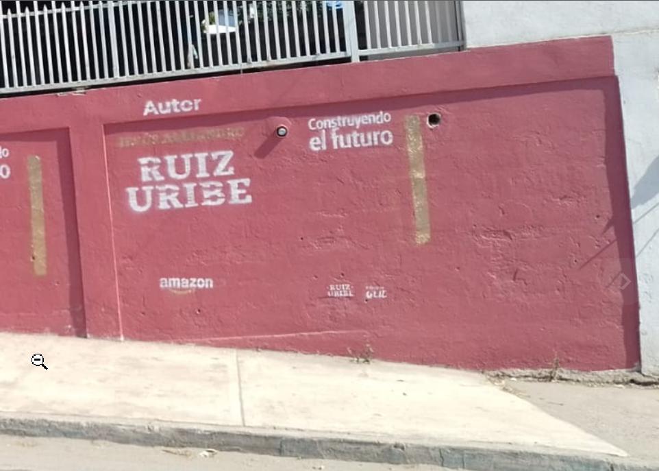 El logo de AMAZON en la publicidad política, en las calles de Baja California.