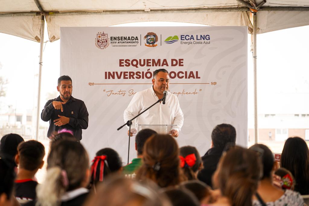 Arranca Gobierno de Ensenada y ECA LNG empastado de canchas de futbol; inversión de 4.9 mdp 2-4
