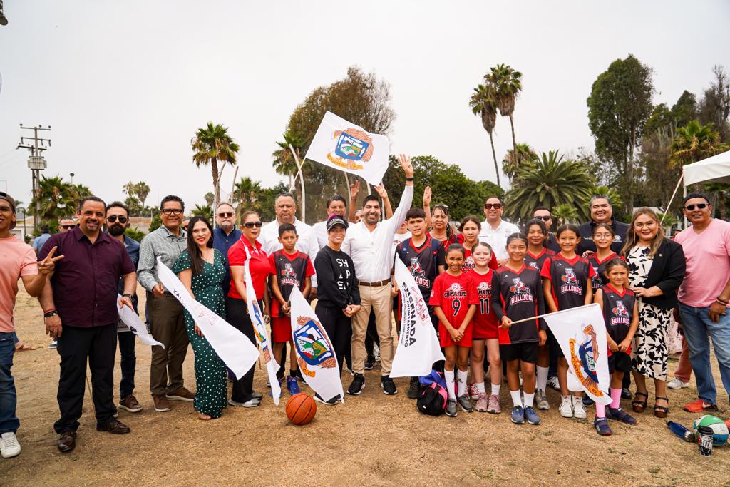 Arranca Gobierno de Ensenada y ECA LNG empastado de canchas de futbol; inversión de 4.9 mdp 4-4