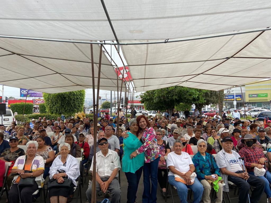 DIF Municipal entrega despensas a adultos mayores 6-6