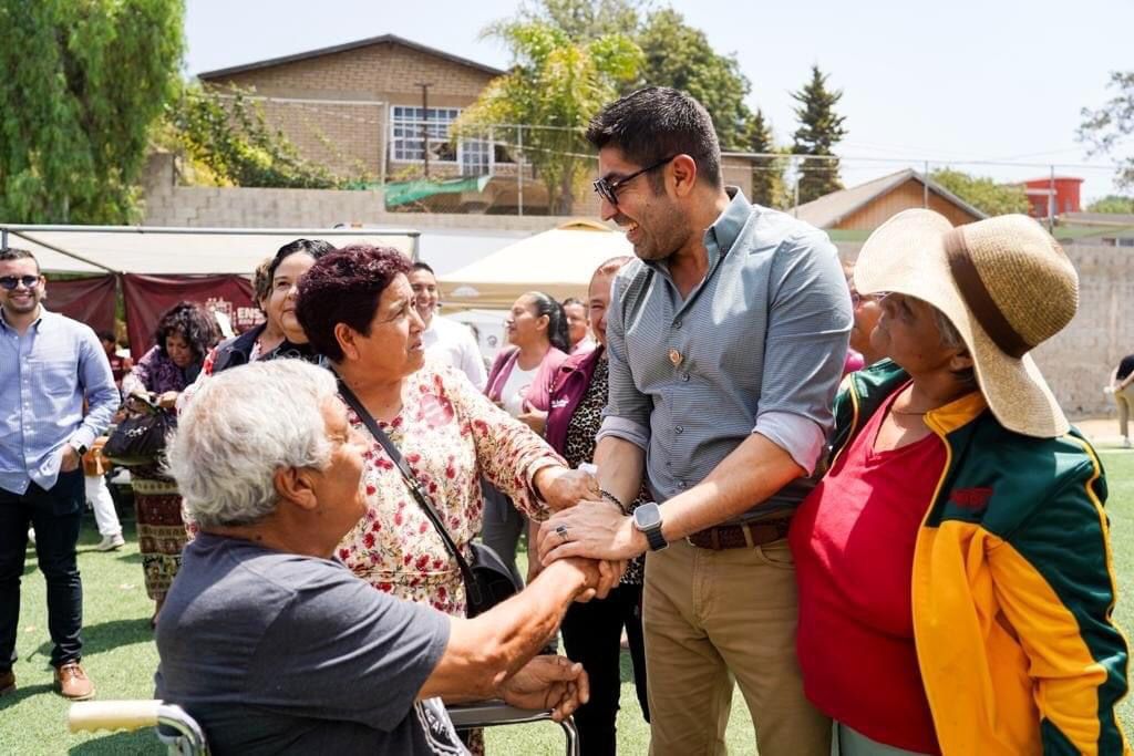 Entrega Armando Ayala apoyos sociales por cerca de 300 mil pesos en la colonia Ruiz Cortines 4