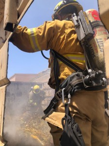 Evacuan Bomberos de Ensenada a 74 personas tras incendio en maquiladora 2-2