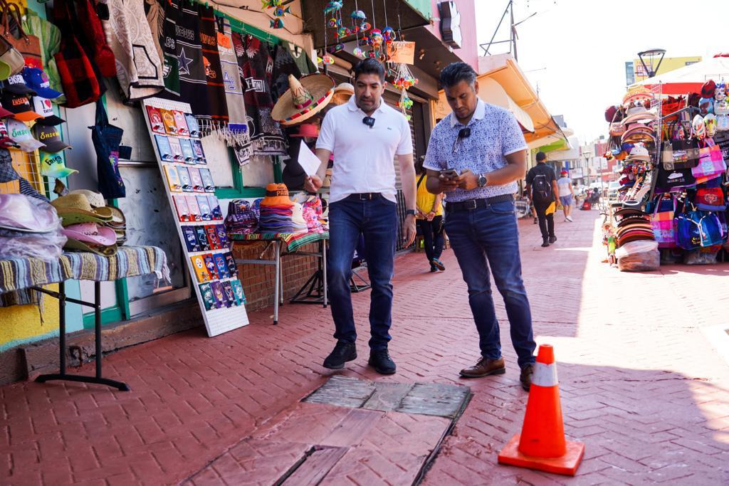 Remodela el gobierno de Ensenada las banquetas de la calle Primera 2-3
