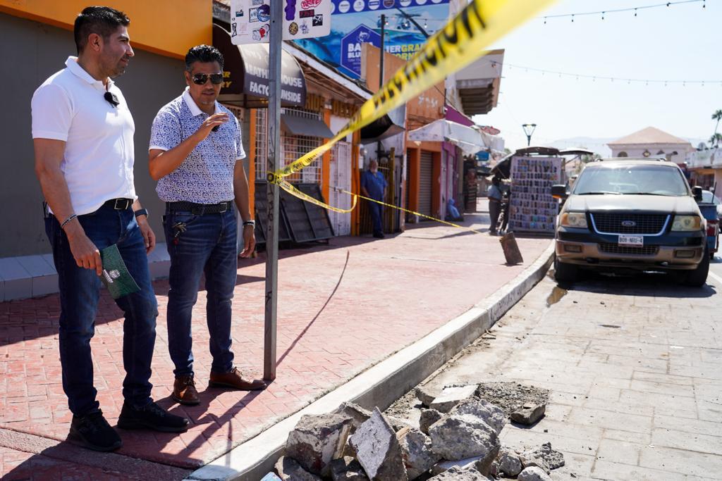 Remodela el gobierno de Ensenada las banquetas de la calle Primera 3-3