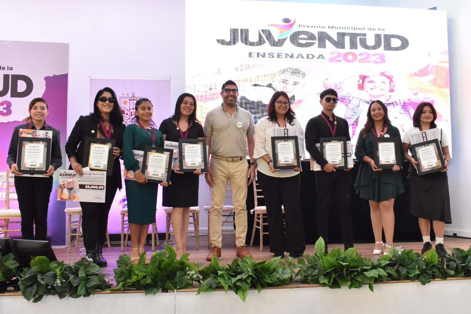 Armando ayala juventud