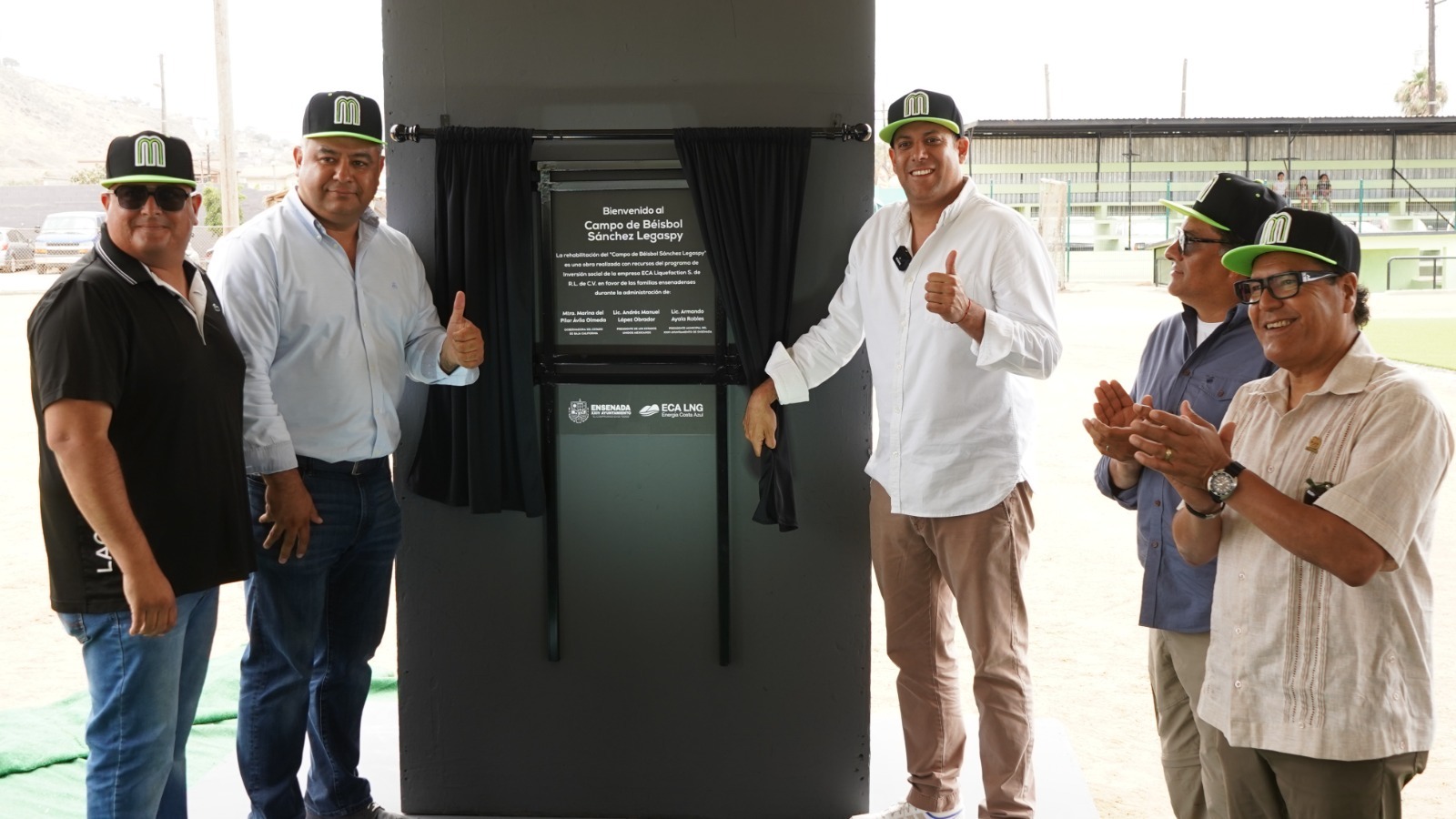 Entregan Gobierno de Ensenada y ECA LNG rehabilitación del campo Rubén Sánchez Legaspy 3-7
