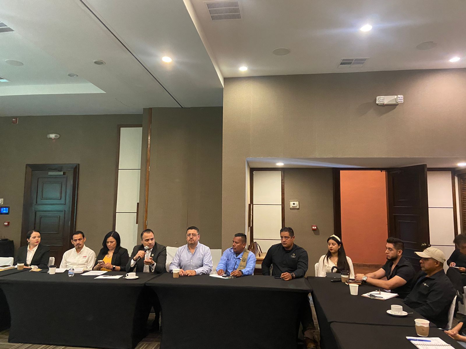 3ra sesión informativa con hoteleros y restauranteros
