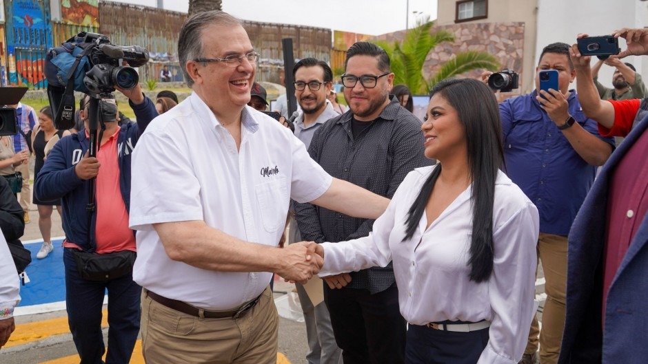 Caballero ebrard - BajaNews