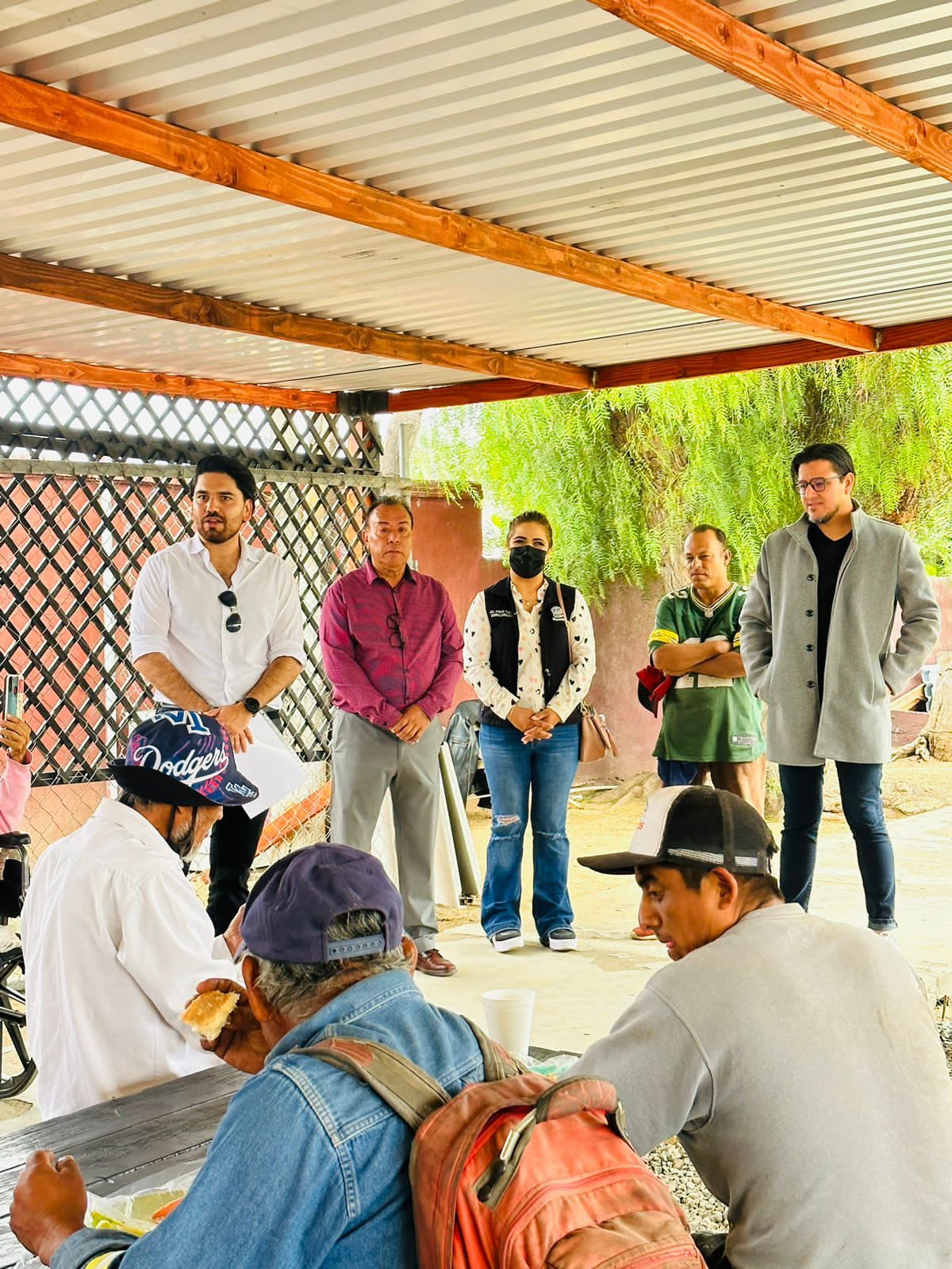 Donan techumbre para comedor comunitario de la calle Nueve 2-3