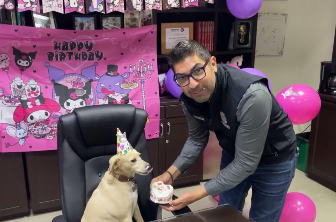 Armando Ayala celebrando a White por su cumpleaños 3