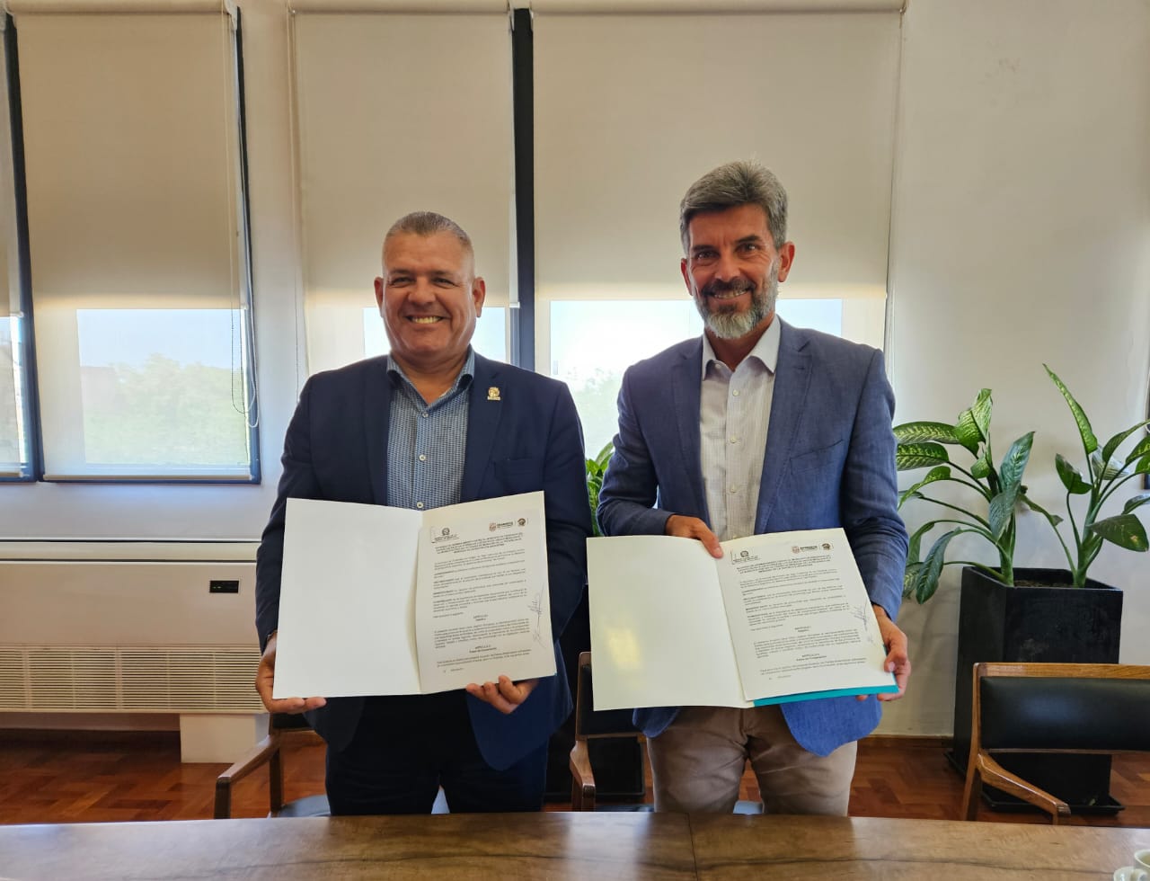 firma oficial de Hermanamiento entre las ciudades de Mendoza, Argentina y Ensenada, Baja California 3-8