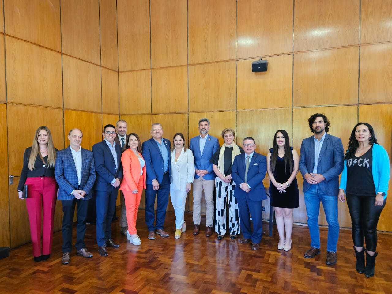 La firma oficial de Hermanamiento entre las ciudades de Mendoza, Argentina y Ensenada, Baja California 1-8